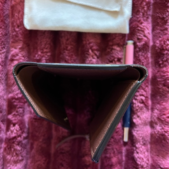 Louis Vuitton Monogram Victorine Wallet - Picture 4 of 7